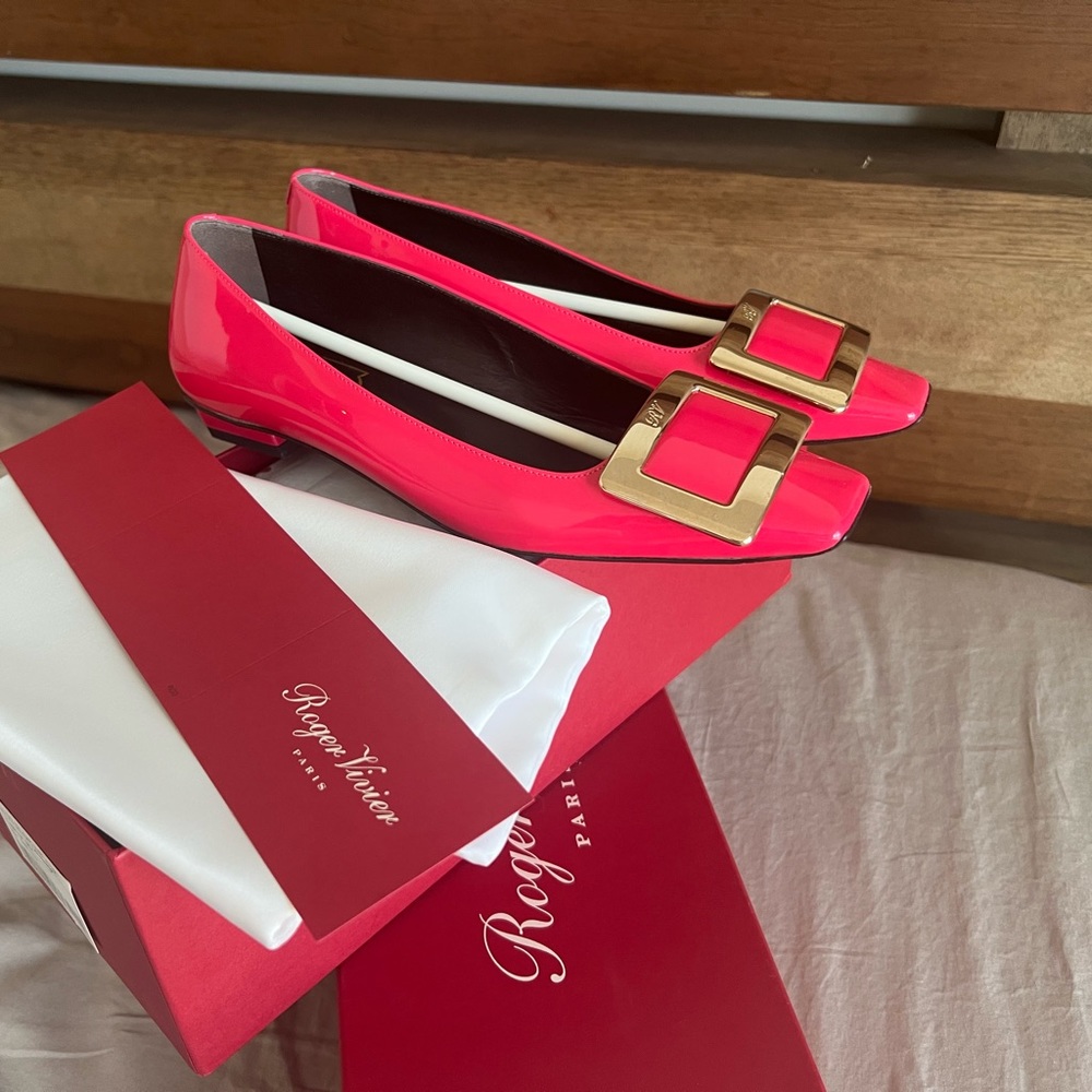 ROGER VIVIER Belle Vivier Pink Patent Leather Silver Buckle 2.5cm Heel